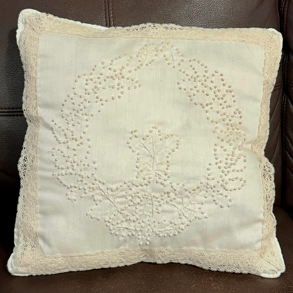 Vintage candlewick throw pillow, knotted wreath floral pattern, lace eyelet trim